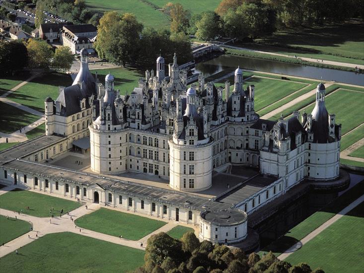 ZDJĘCIA ZAMKÓW - Chambord Castle. Val-de-Loire, France.jpg