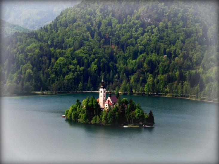 Tapety na pulpit - Lake-Bled-Slovenia.jpg